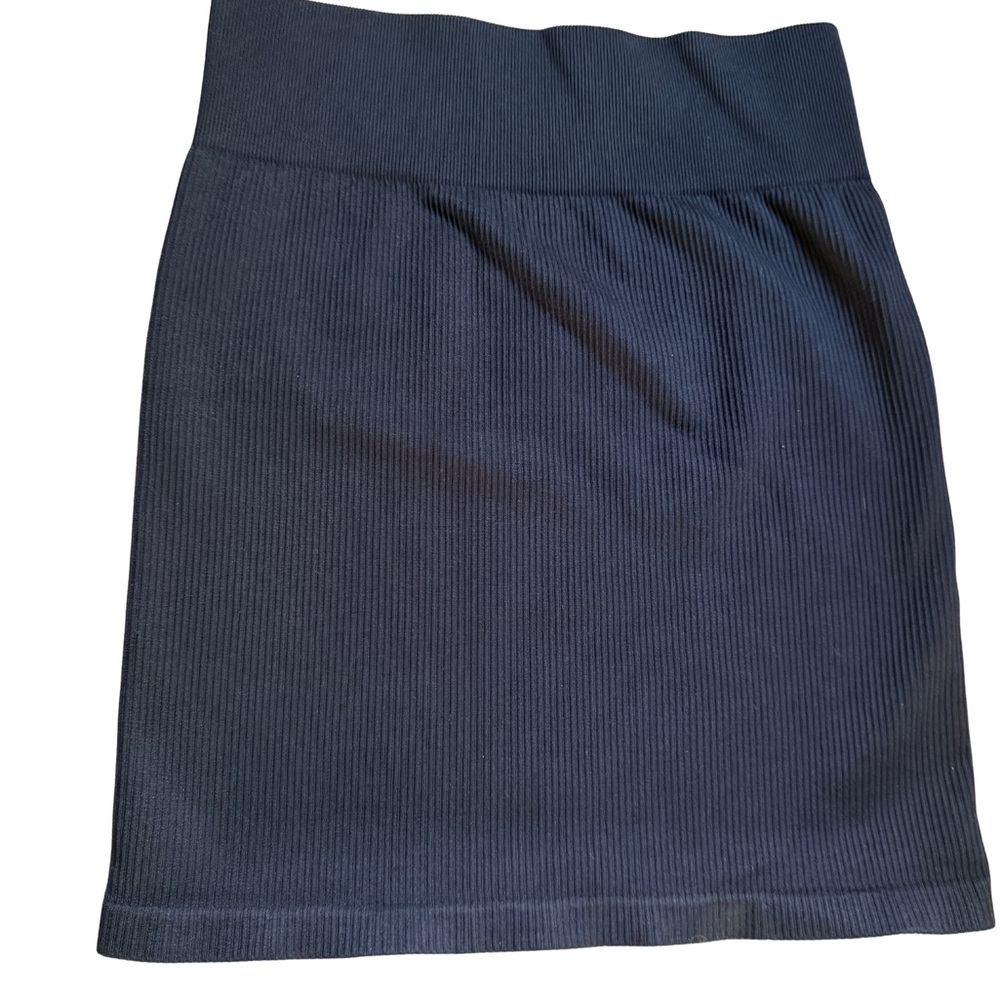 Elegant Black Ribbed Mini Skirt